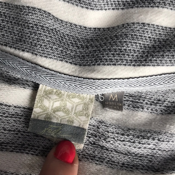 Fade by Buckle Gray & White Pullover - Picture 6 of 7